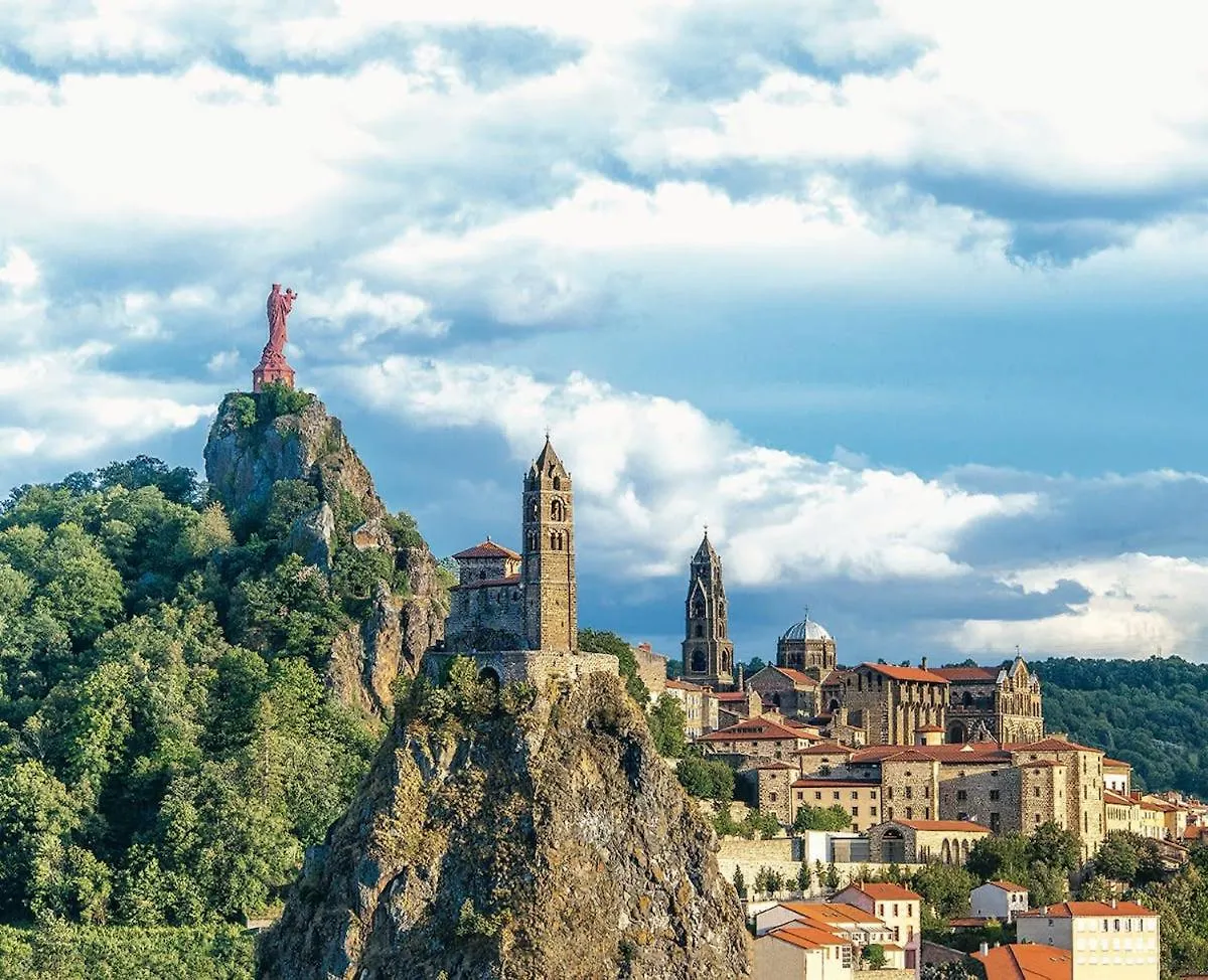 Appartement Plein Centre Du Puy En Velay Avec Parking Le Puy-en-Velay France